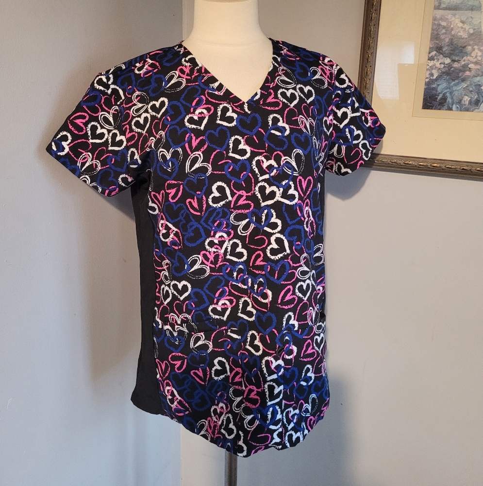 Cassandra O Colorful Heart Pattern Scrub Top Size S